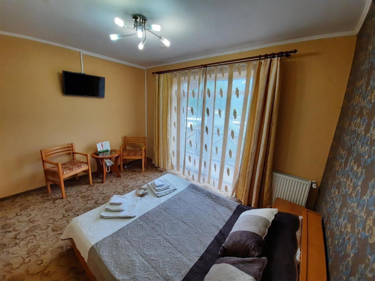 Tsvit Paporoti Yaremche Luaran gambar