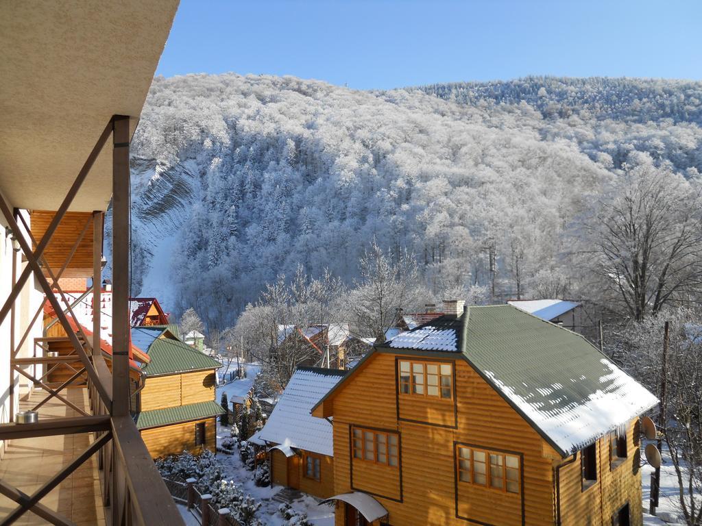 Tsvit Paporoti Yaremche Luaran gambar