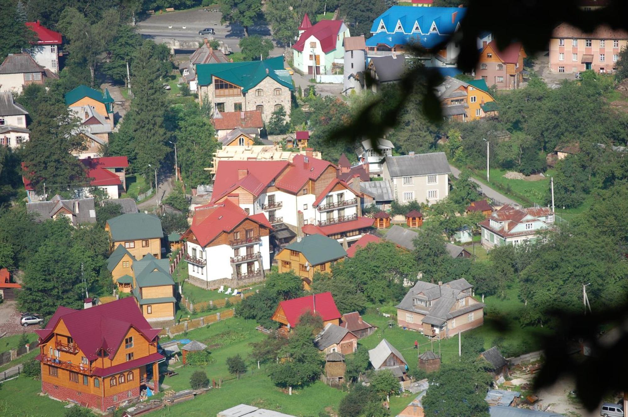 Tsvit Paporoti Yaremche Luaran gambar