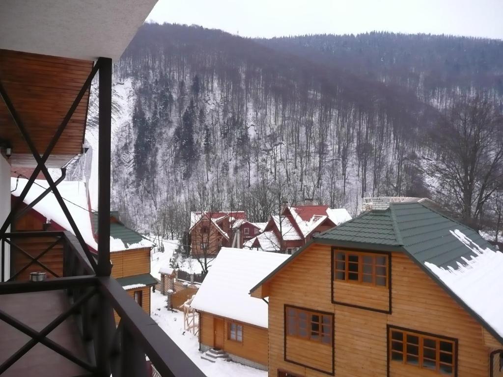 Tsvit Paporoti Yaremche Luaran gambar