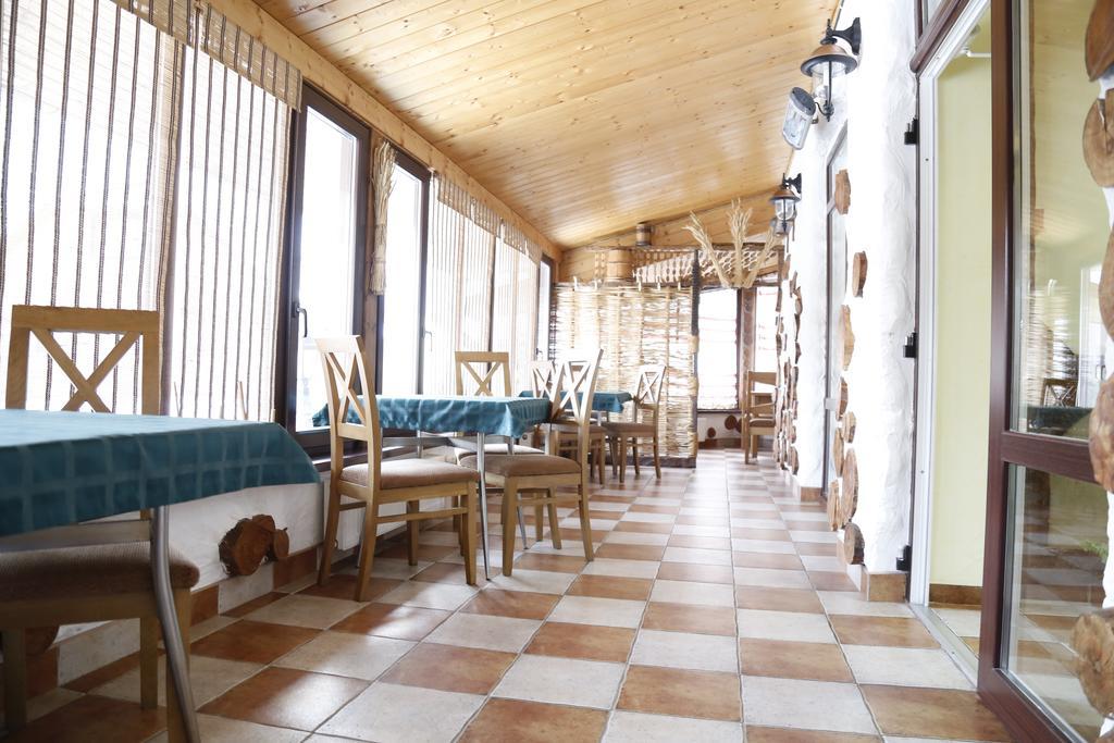 Tsvit Paporoti Yaremche Luaran gambar